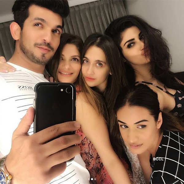 Mouni Roy throws housewarming party for her besties