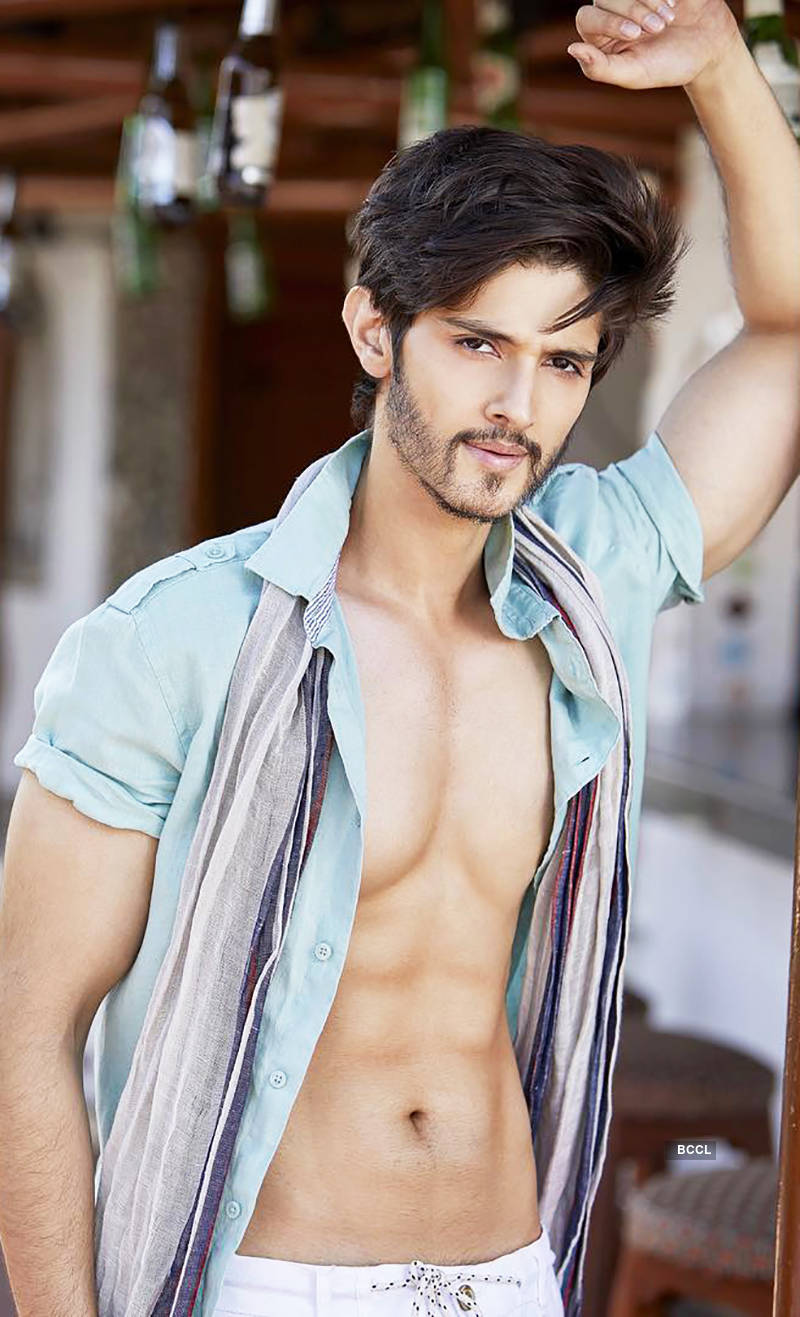 Rohan Mehra blasts an airline for misbehaving with his female co-passenger, see pictures...