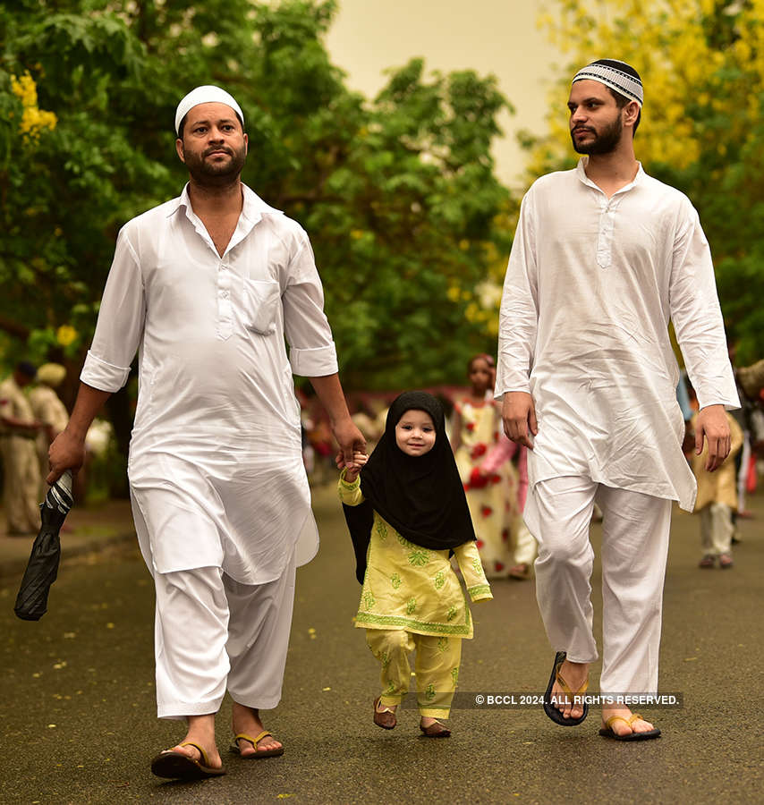 In pictures: Eid-ul-Fitr celebrations around the world