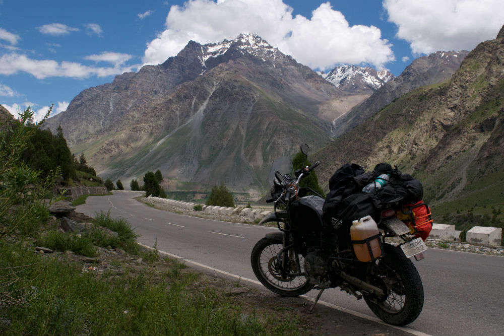 vizag to ladakh bike trip distance