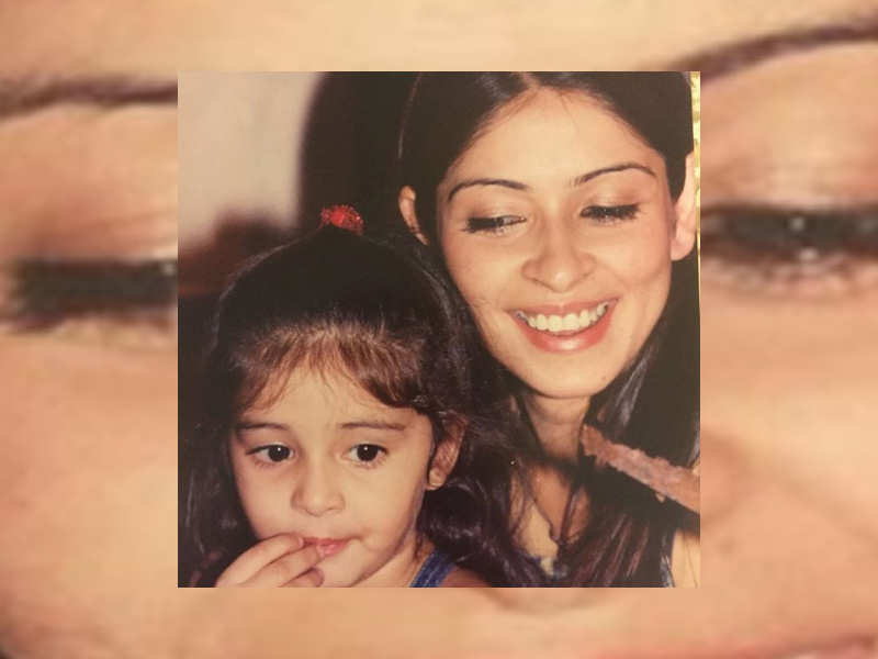 Ananya Panday Shares Mom Bhavna Panday S Beautiful Throwback Picture On Her Birthday Ananya pandey shouts at reporter in front of mother bhavna. ananya panday shares mom bhavna panday