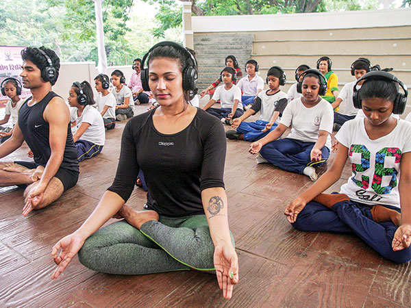 international yoga day: Yoga frenzy grips Mumbai! | Events Movie News ...