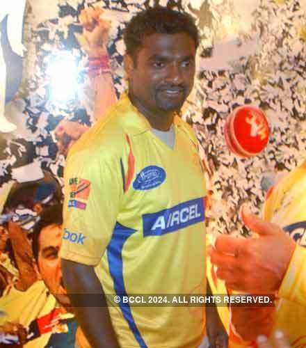 Muttiah Muralitharan Being Felicitated For His Amazing Achievement Of ...