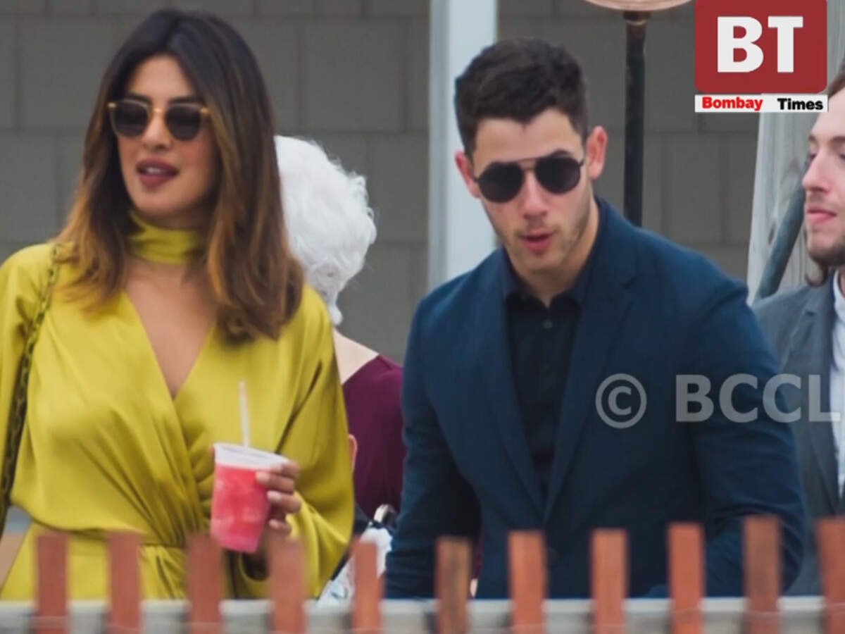 B'wood roundup: Priyanka-Nick avoid paparazzi in Mumbai, 'Jagga Jasoos ...