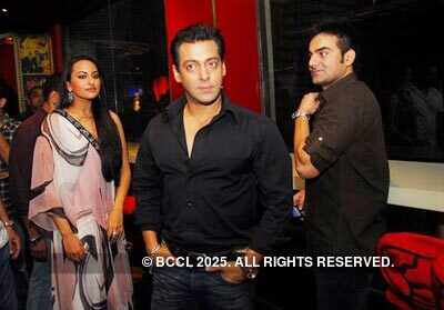 Sonakshi Sinha, Salman Khan and Arbaaz Khan