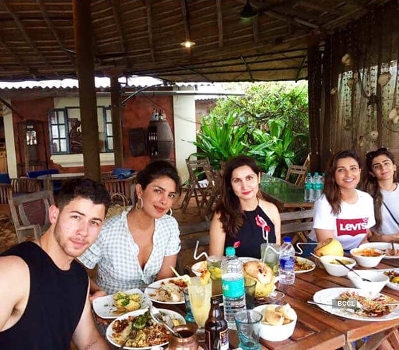 Priyanka Chopra’s new vacation selfie will make you pack your bags!