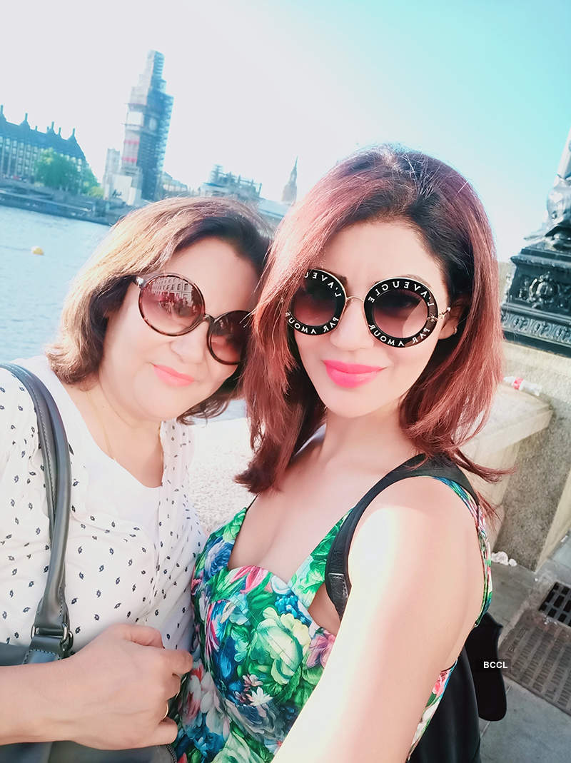 Debina Bonnerjee enjoys London vacation with her mommy dearest