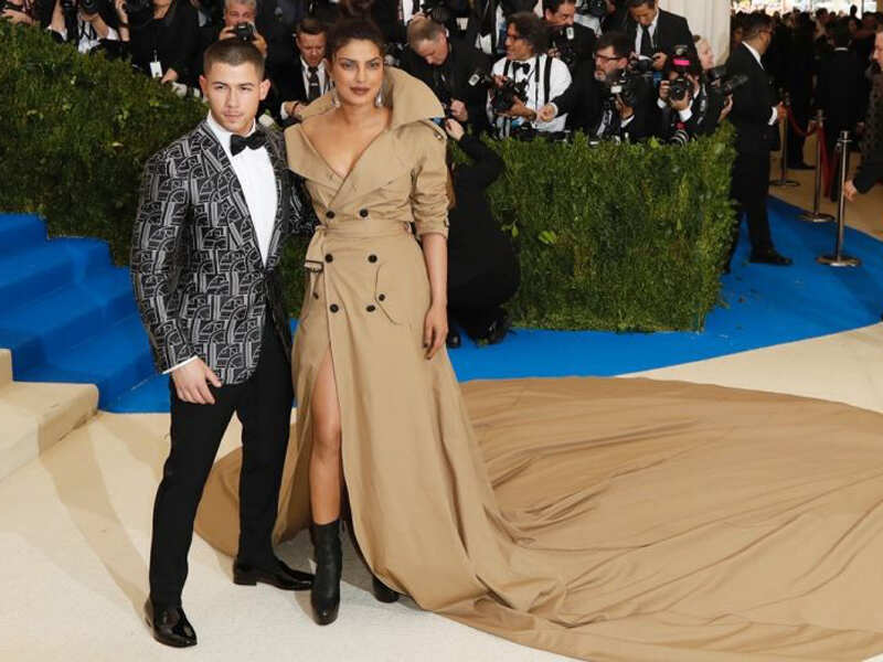 Nick Jonas And Priyanka S First Encounter At Met Gala 2017