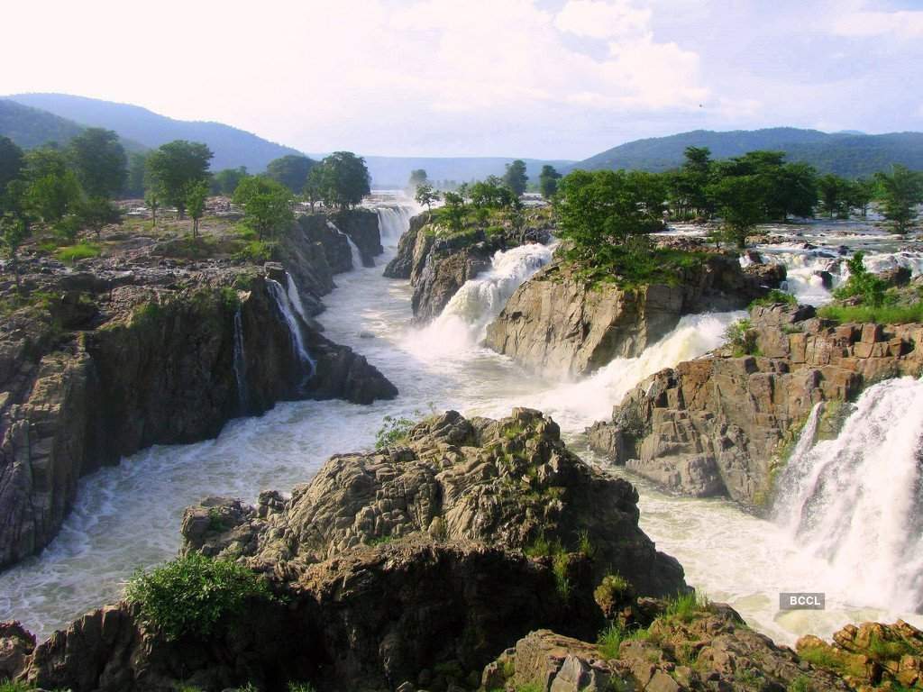 25 breathtaking waterfalls in India that you must see!