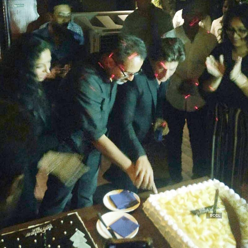 Shah Rukh Khan and Anushka Sharma glam up Aanand L. Rai's birthday party