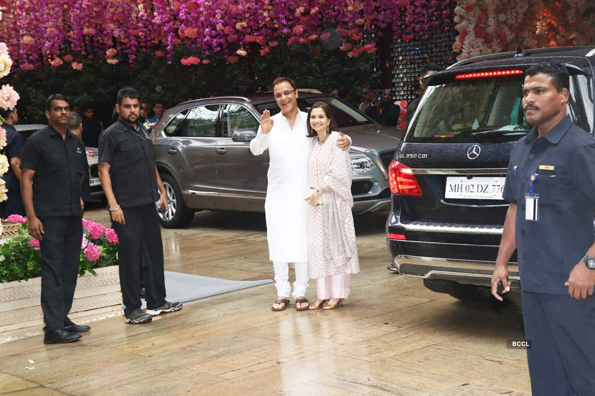 Priyanka & Nick's candid picture from Shloka Mehta and Akash Ambani's pre-engagement party