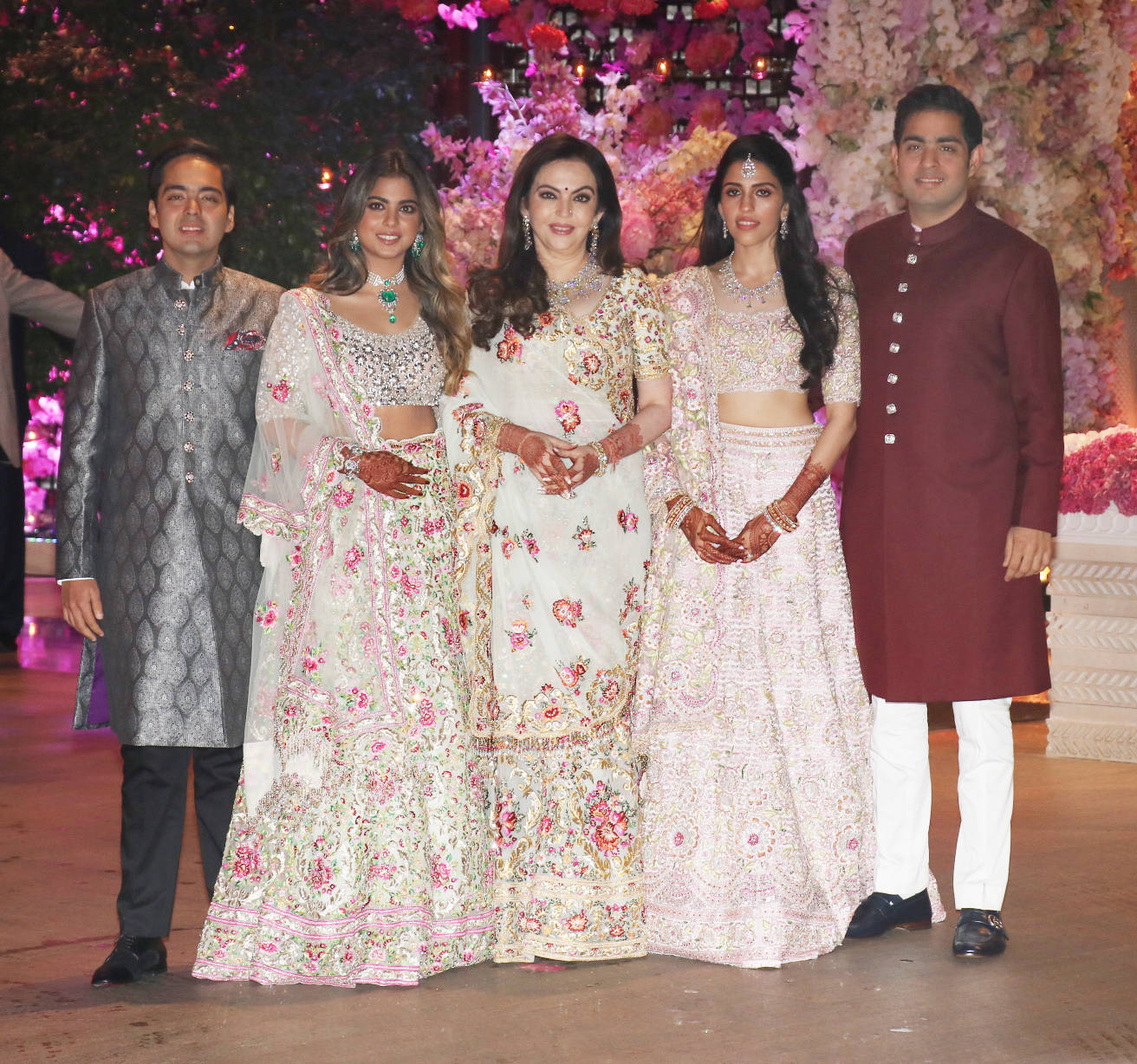 Akash Ambani engagement photos, videos & news: Akash Ambani-Shloka ...