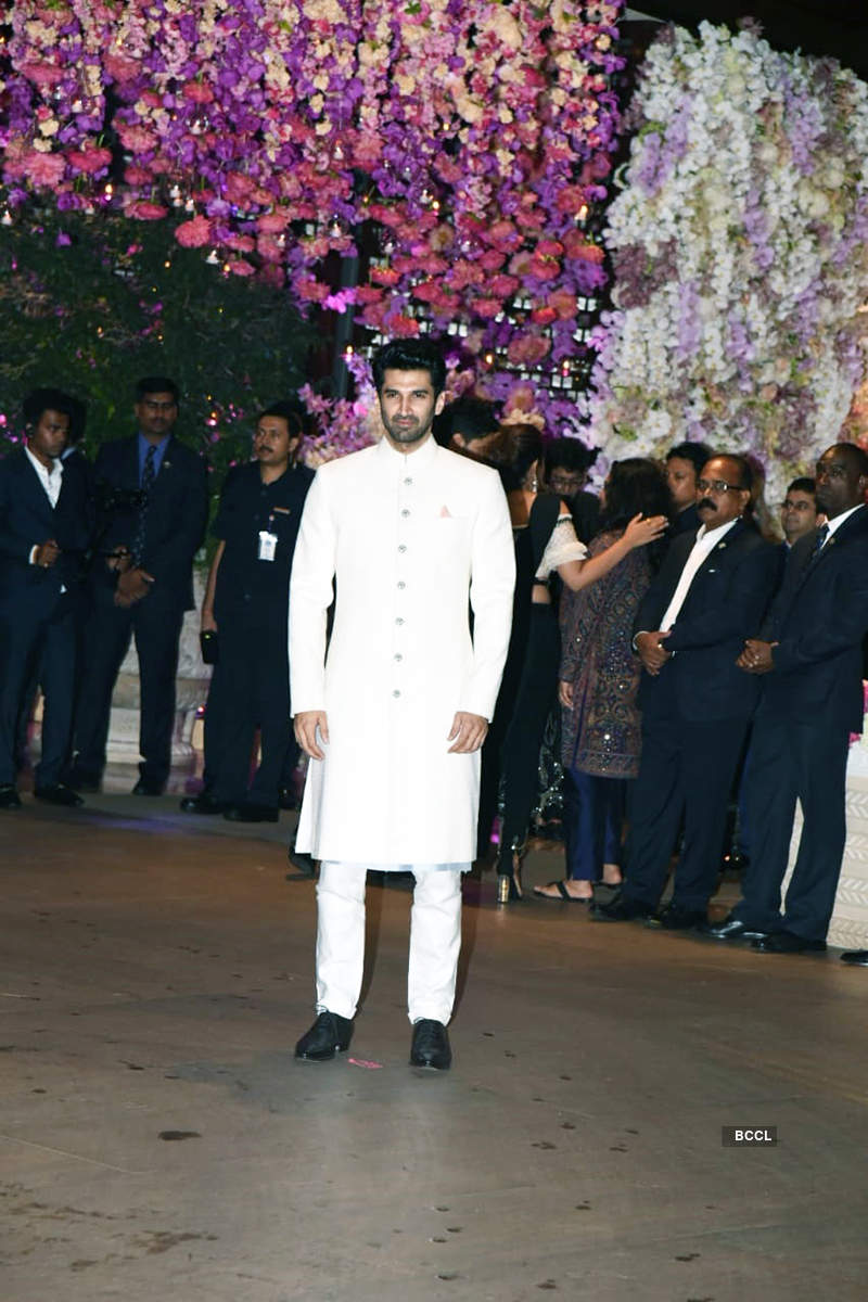 Photos of Shloka Mehta and Akash Ambani's engagement ceremony