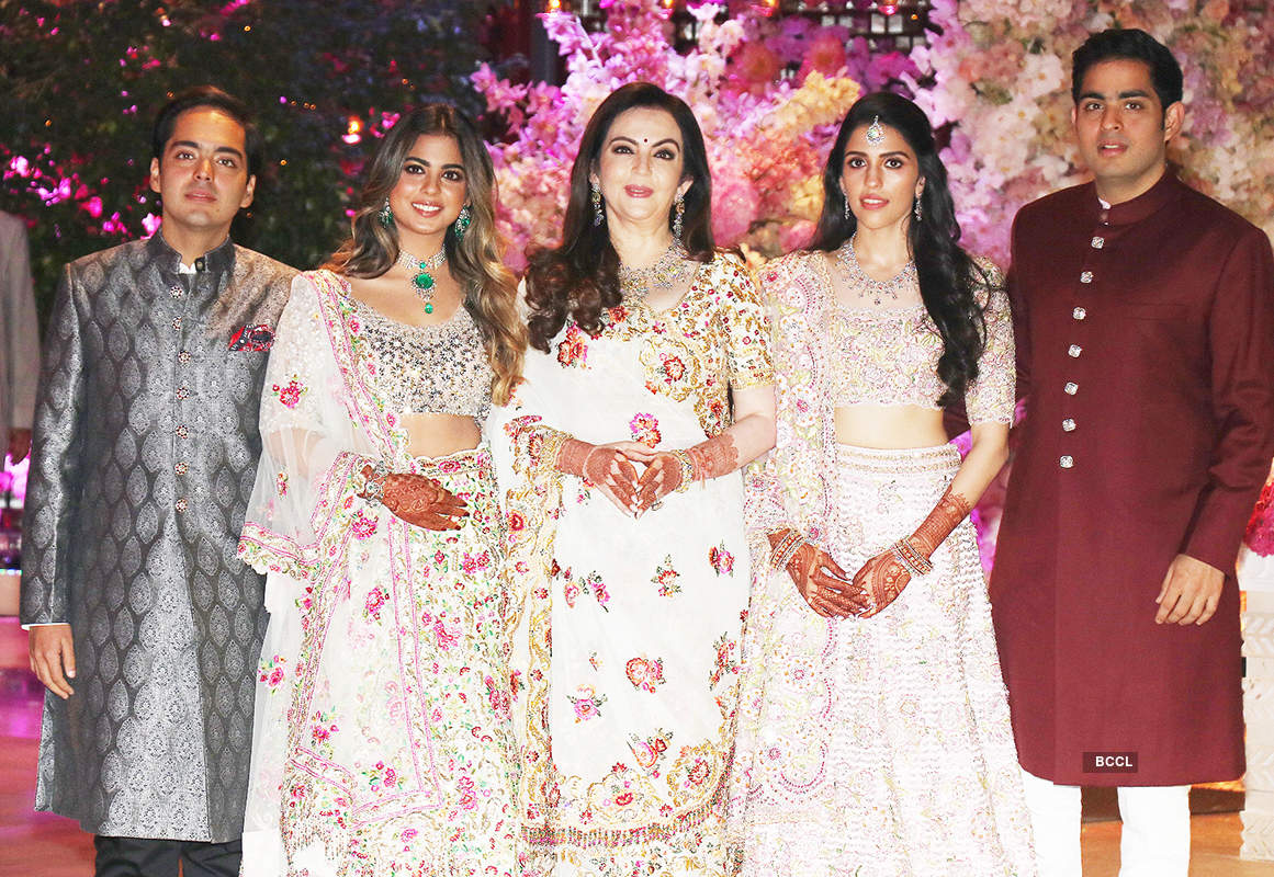 Photos of Shloka Mehta and Akash Ambani's engagement ceremony