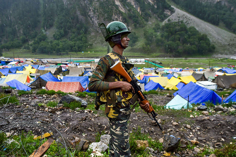 ITBP personnel play saviour for Amarnath yatris