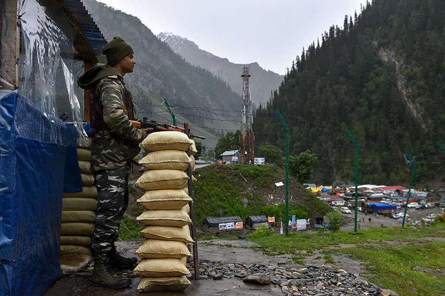 ITBP personnel play saviour for Amarnath yatris