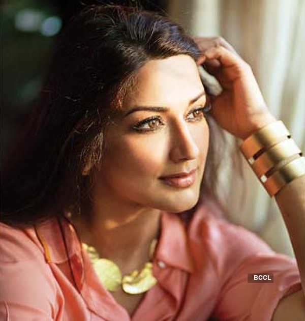 Sonali Bendre shares then-and-now picture with a powerful message on Cancer Survivors Day