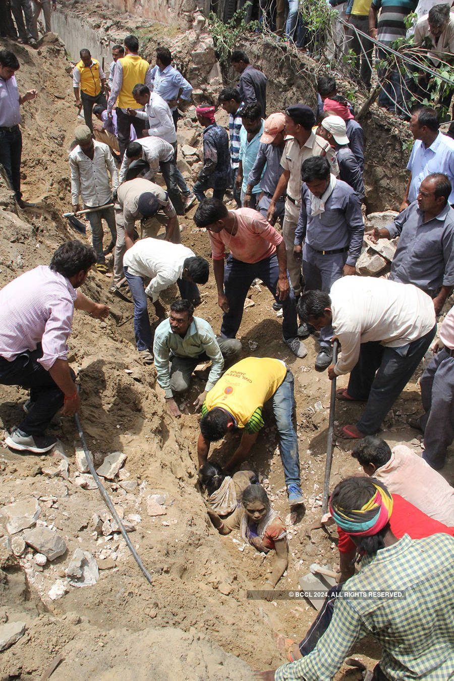 Labourer killed as wall collapses in Bani park