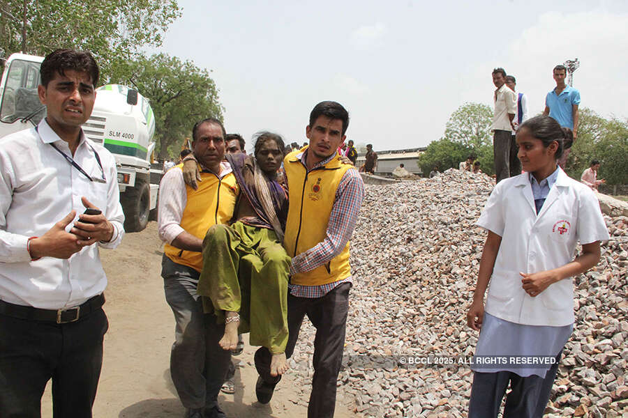 One dead, 10 injured as bus overturns in Kota