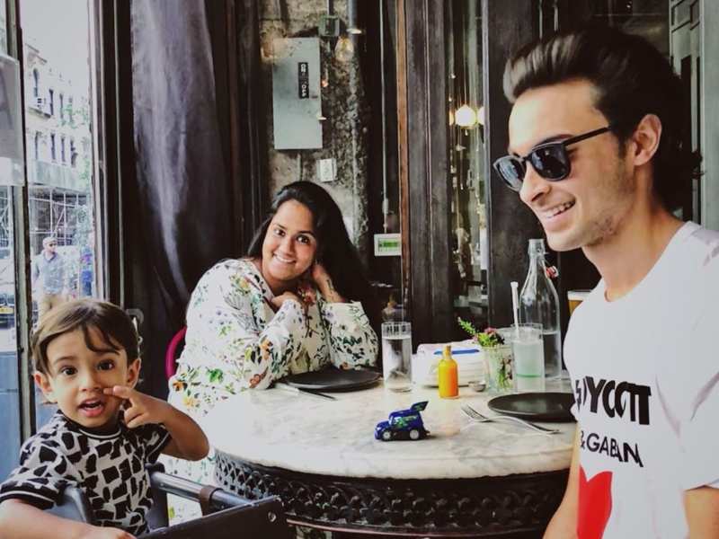 This adorable click of Aayush Sharma with his family is too cute to miss