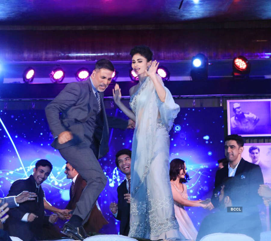 Akshay Kumar and Mouni Roy dance their heart out at Gold's event