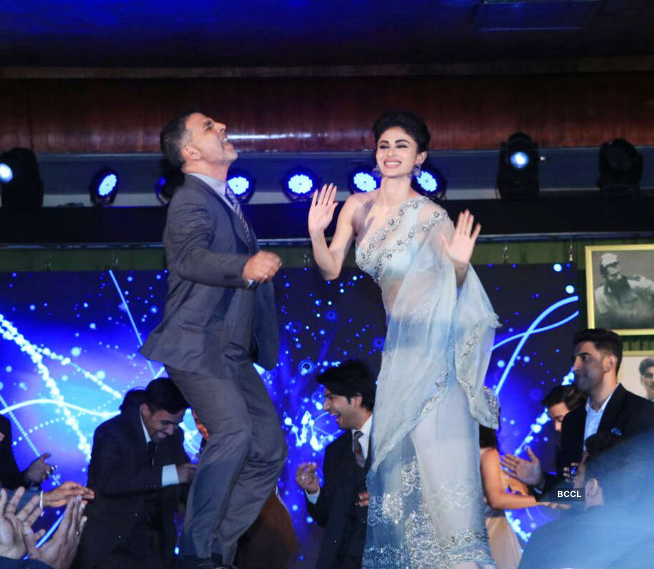 Akshay Kumar and Mouni Roy dance their heart out at Gold's event