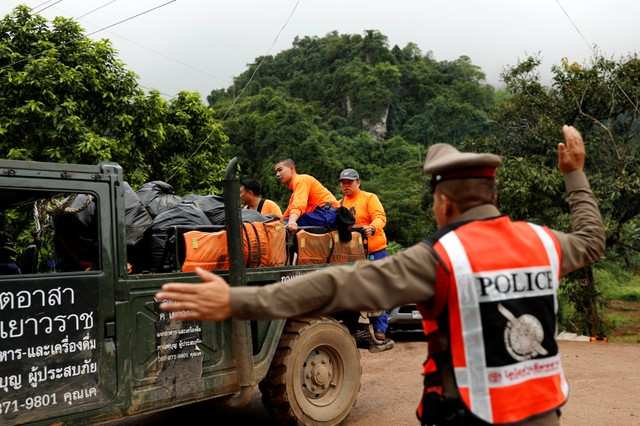 Thailand cave rescue: Four boys saved and undergoing physical examination