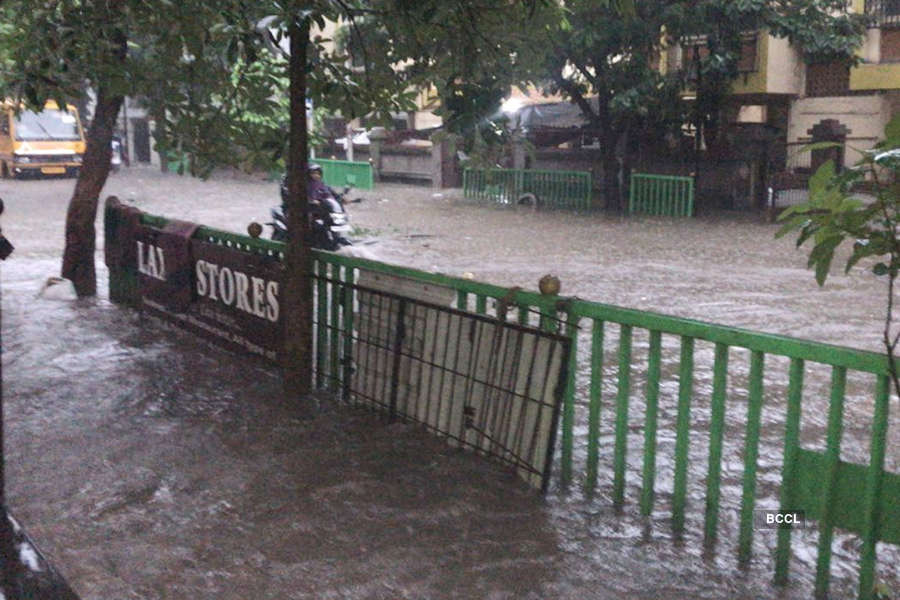 Heavy rain disrupts normal life in Mumbai