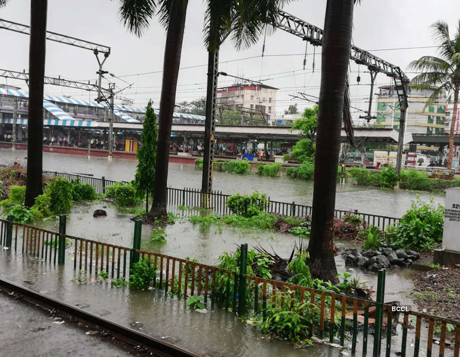 Heavy rain disrupts normal life in Mumbai