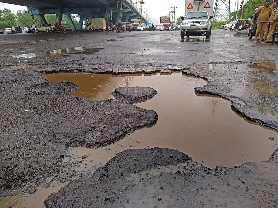 Heavy rain disrupts normal life in Mumbai