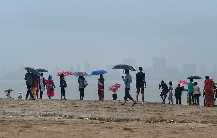 Heavy rain disrupts normal life in Mumbai