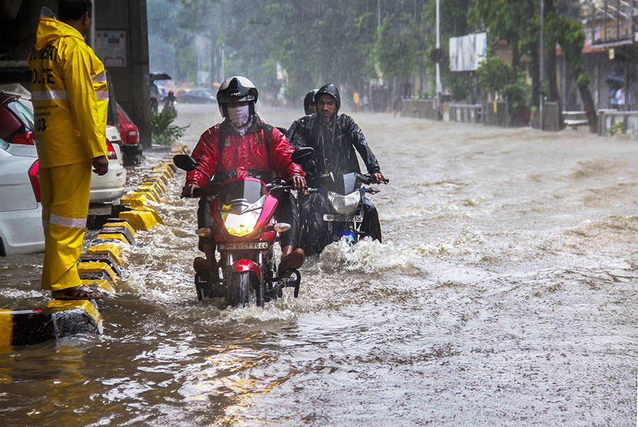 Heavy rain disrupts normal life in Mumbai