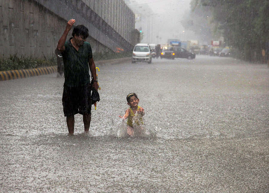 Heavy rain disrupts normal life in Mumbai