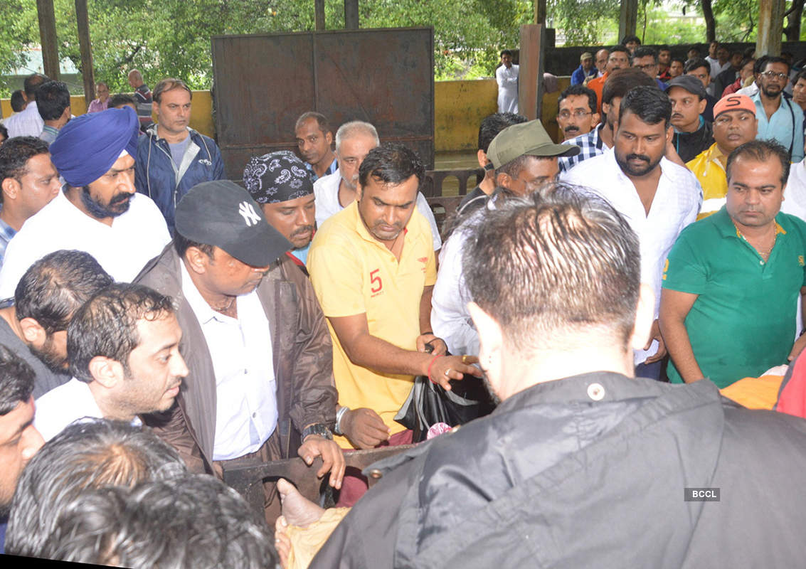 ‘Taarak Mehta Ka Ooltah Chashmah’ team bids tearful adieu to Kavi Kumar Azad