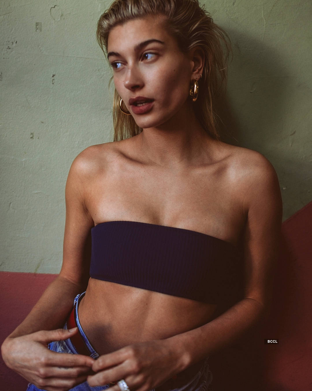 Hailey Bieber ups the glam quotient with her alluring pictures