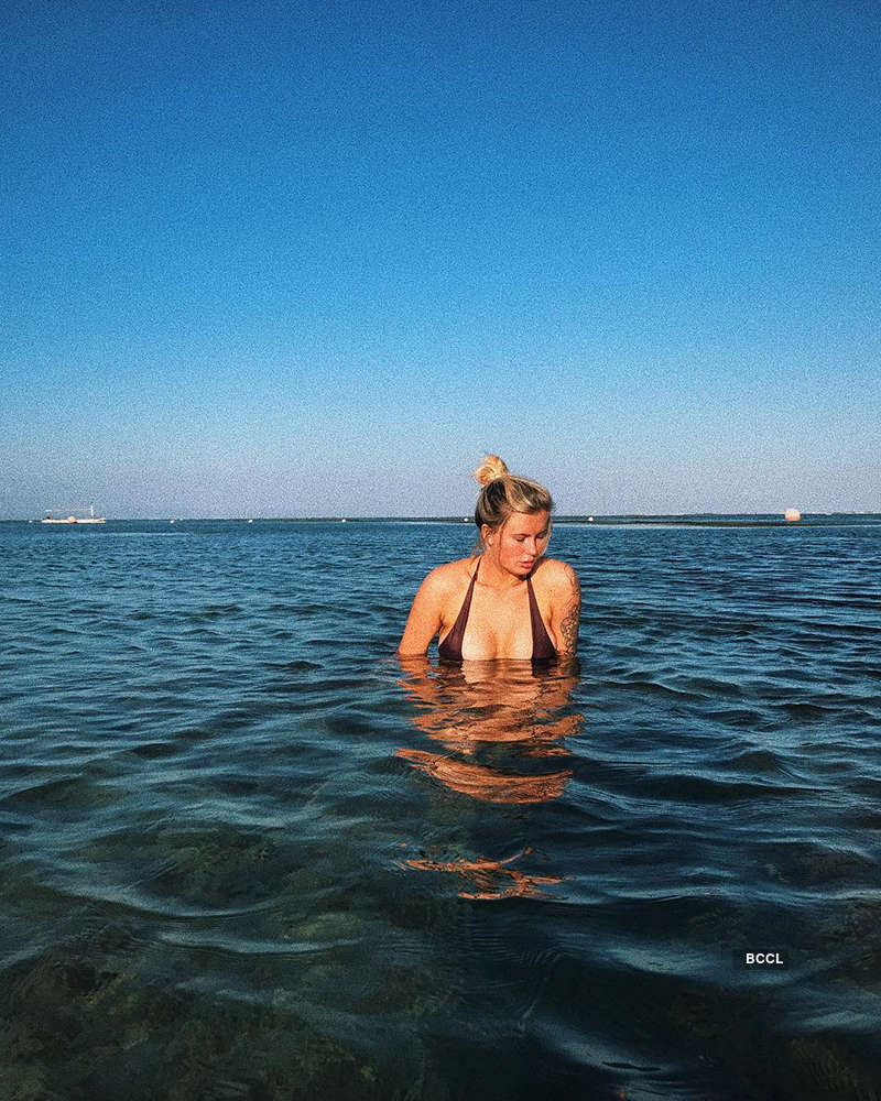 Topless pictures of Hailey Baldwin's cousin Ireland Baldwin are sweeping the internet