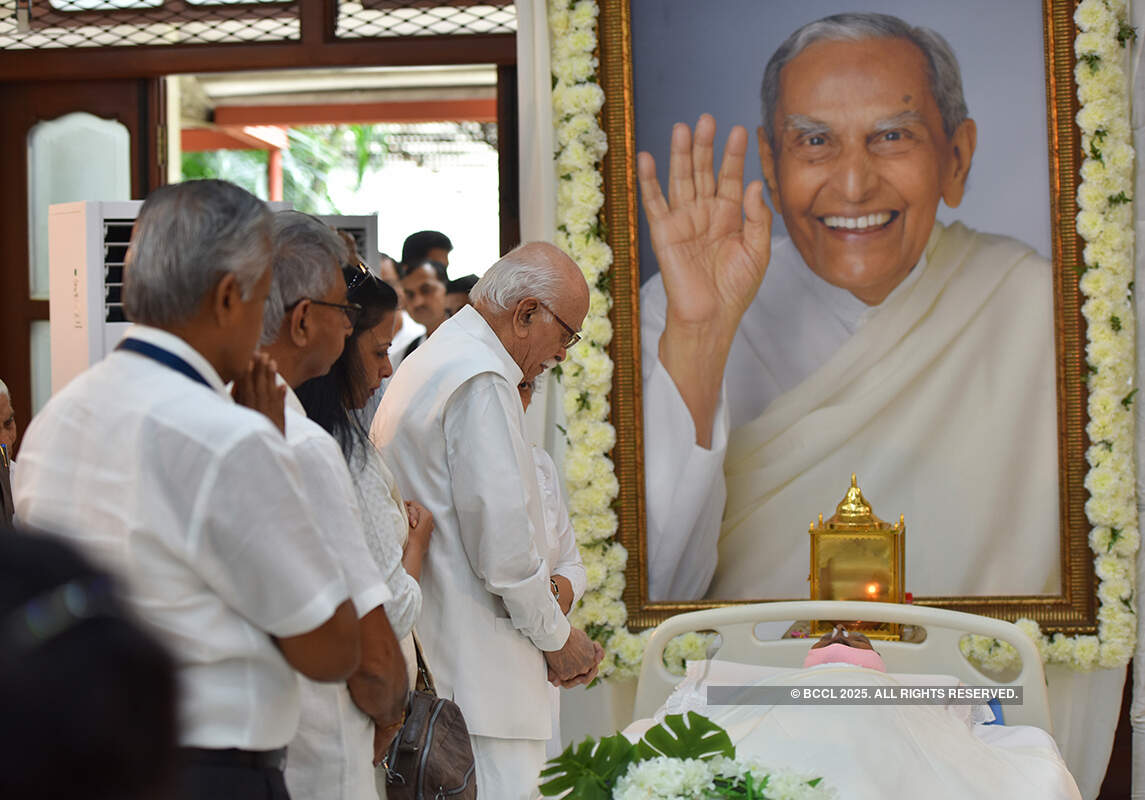 Spiritual guru Dada JP Vaswani cremated with state honours