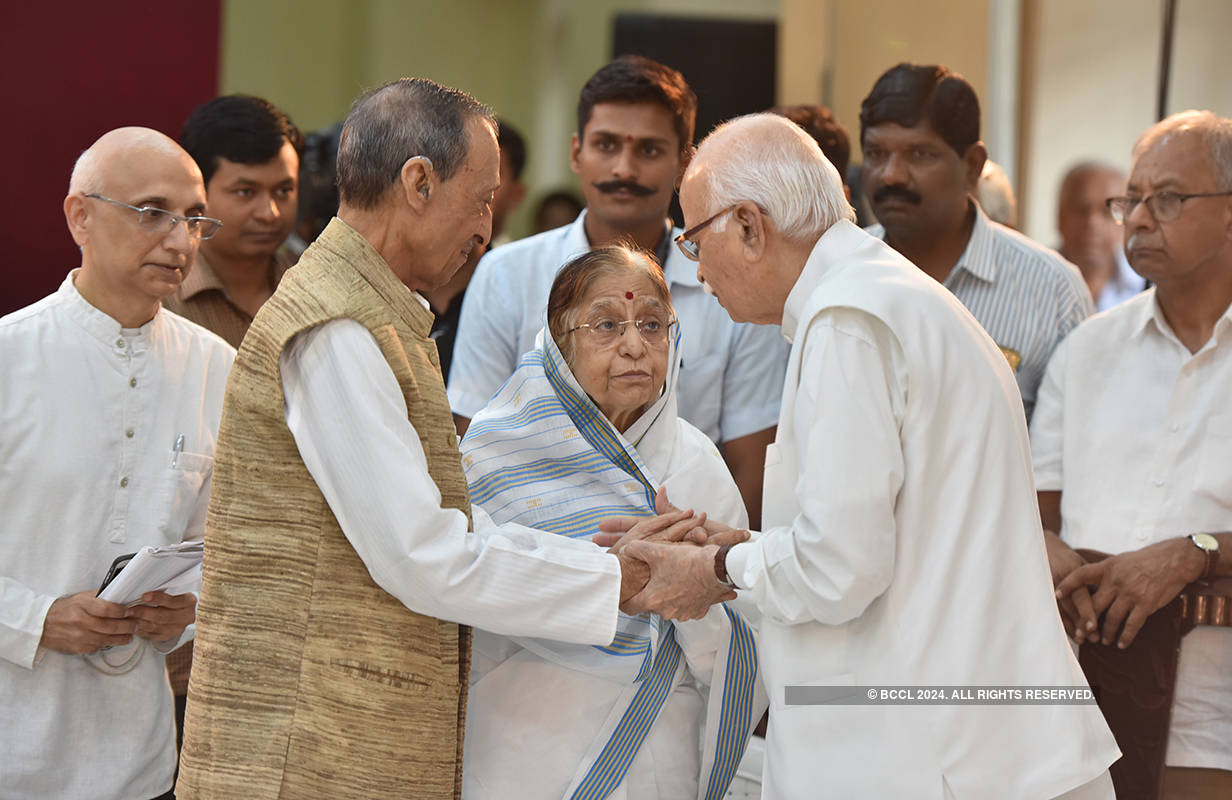 Spiritual guru Dada JP Vaswani cremated with state honours