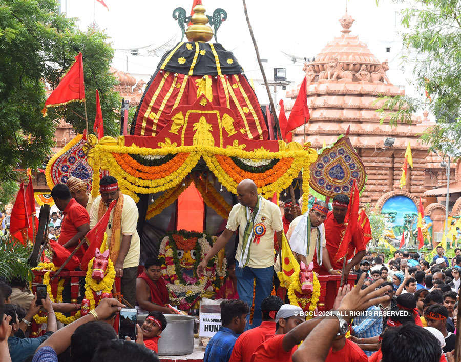 Lakhs of devotees attend Rath Yatra of Lord Jagannath