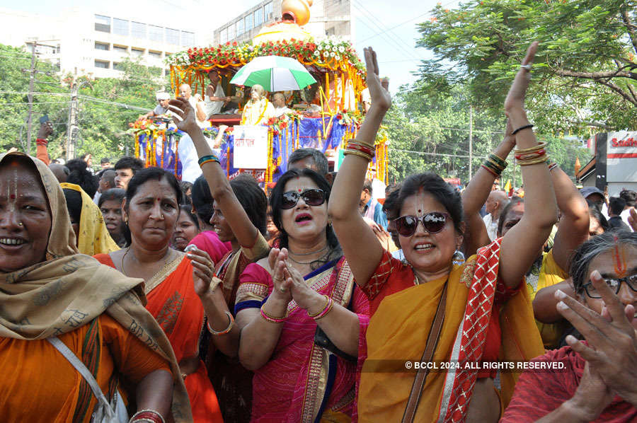 Lakhs of devotees attend Rath Yatra of Lord Jagannath