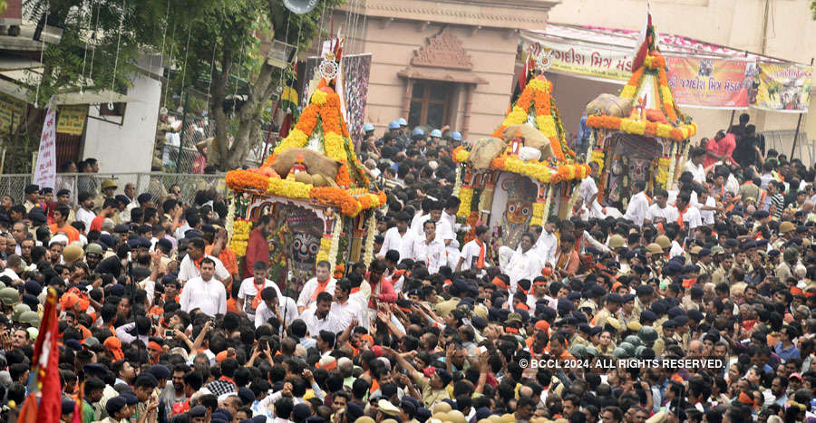 Lakhs of devotees attend Rath Yatra of Lord Jagannath