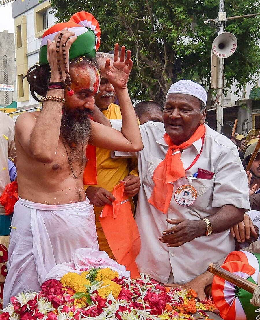 Lakhs of devotees attend Rath Yatra of Lord Jagannath 