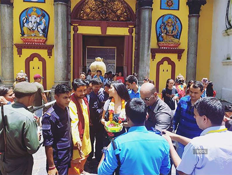 Pictures of famous personalities at shrines