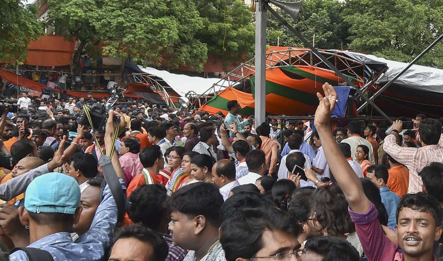 Several injured as canopy collapses during Modi's Bengal rally