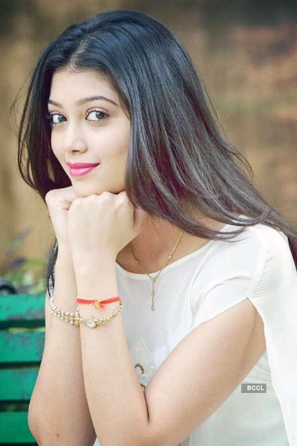 On Nag Panchami, Digangana Suryavanshi surprises her fans with this thrilling picture