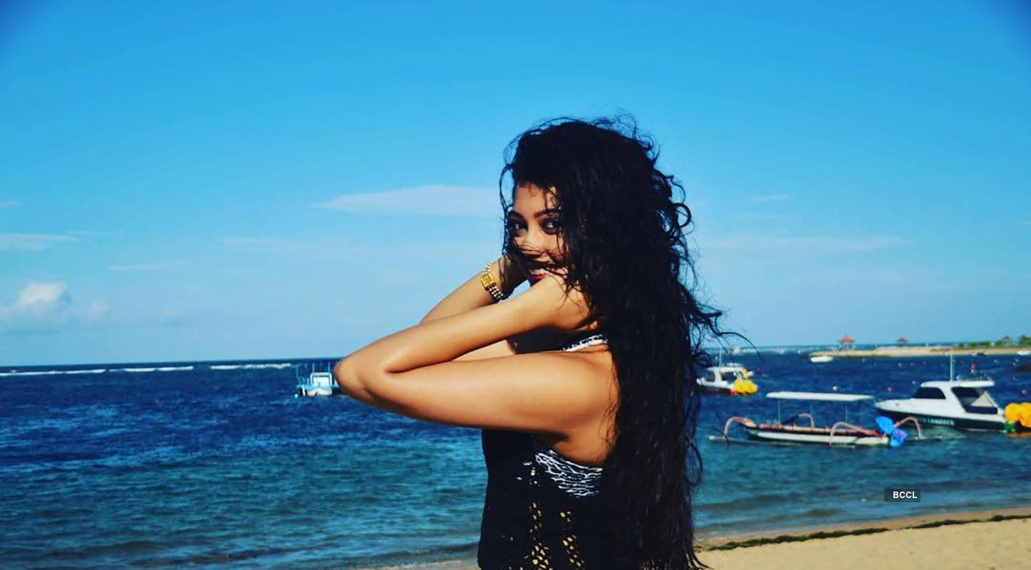 On Nag Panchami, Digangana Suryavanshi surprises her fans with this thrilling picture