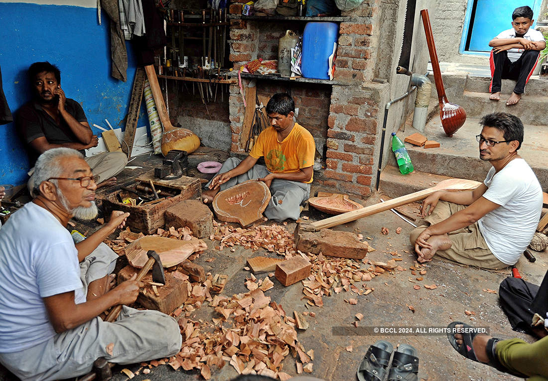 Interesting pictures of Sangli's Sitarmakers