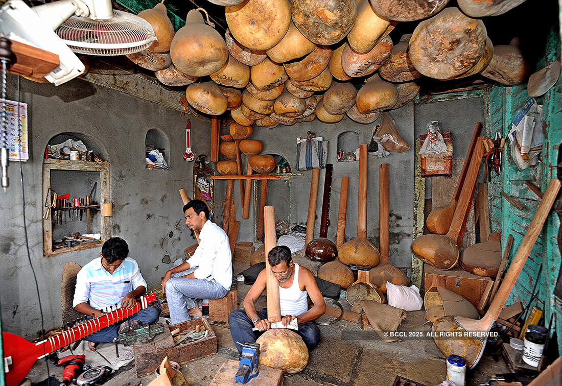 Interesting pictures of Sangli's Sitar makers