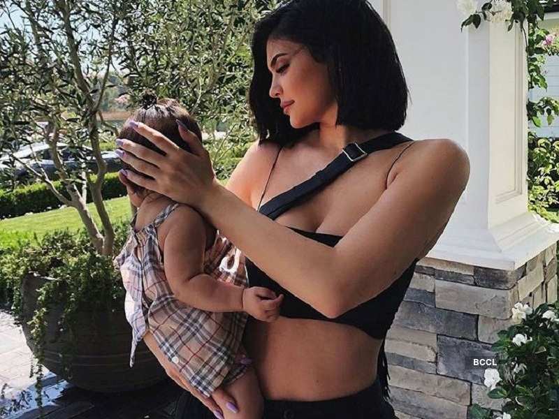 Kylie Jenner flaunts midriff while with with Travis Scott