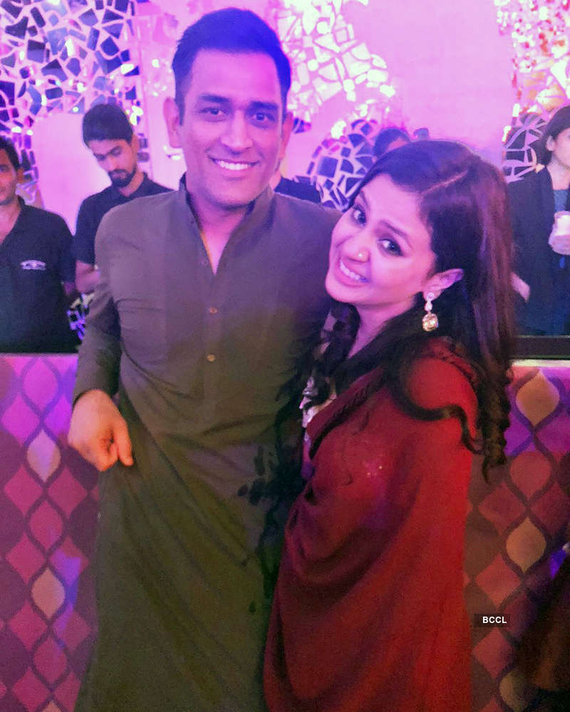 Dhoni & his family steals the limelight at Praful Patel's daughter Poorna's sangeet, see pics